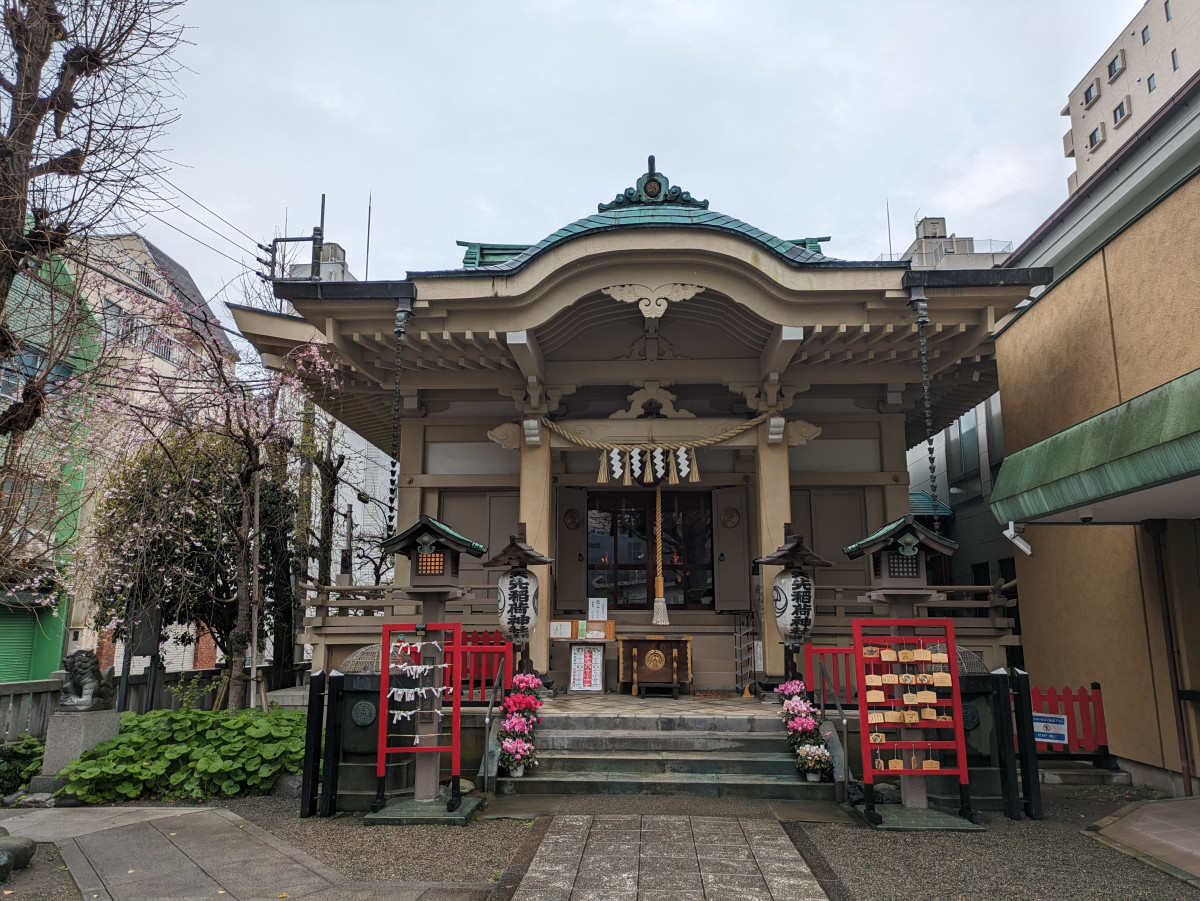 矢先稲荷神社（浅草）のご利益・歴史・アクセスまとめ｜天井絵と七福神が見どころの下町稲荷